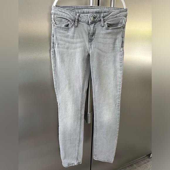 Calvin Klein - Grey Wash Skinny Jeans Sz 4 - Picture 1 of 4